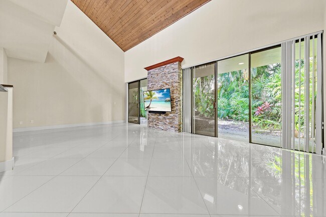 Foto del edificio - 790 Saint Albans Dr