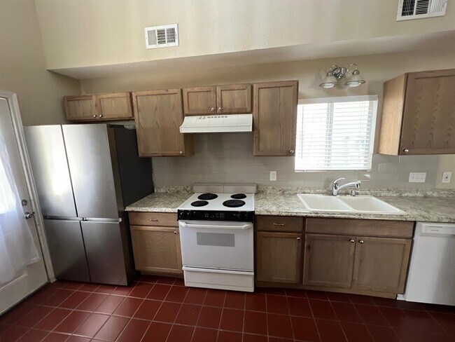 Foto del edificio - 627 E 14th St