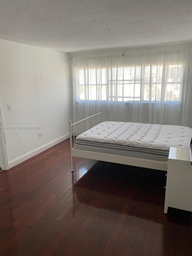 Foto del edificio - 1881 Washington Ave