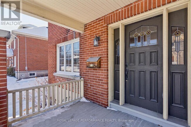 Building Photo - 544 Parkdale Ave