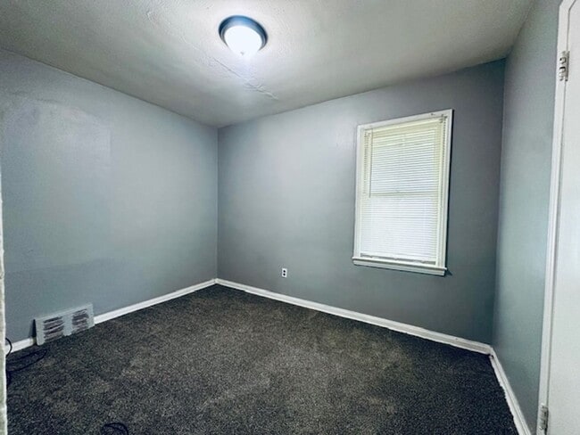 Building Photo - 3 Bedroom 1 Bathroom House For lease Welco...