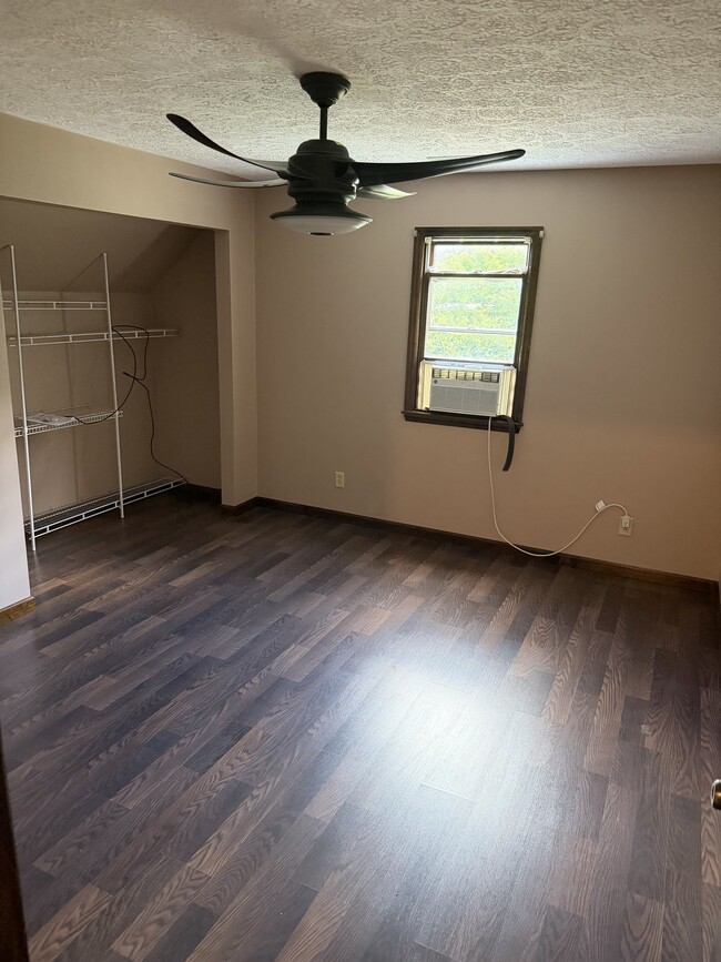 Foto del edificio - 6683 Garlough Rd