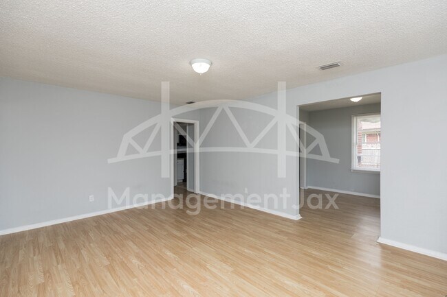 Foto del edificio - 1478 W 11th St