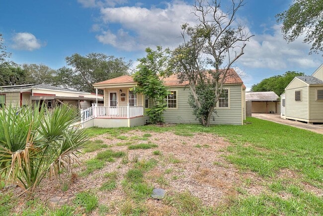 Building Photo - 722 Ralston - 4/bedroom 2/bathroom - $1995...
