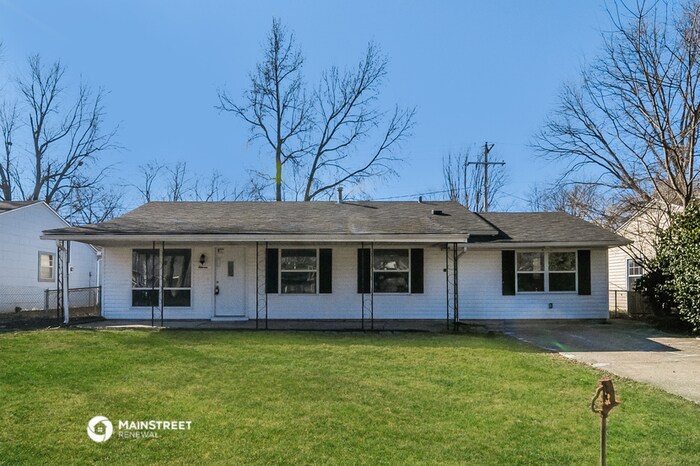 Primary Photo - 11 Jamestown Dr