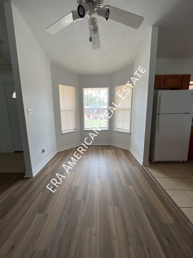 Building Photo - 4621 Bobolink Way