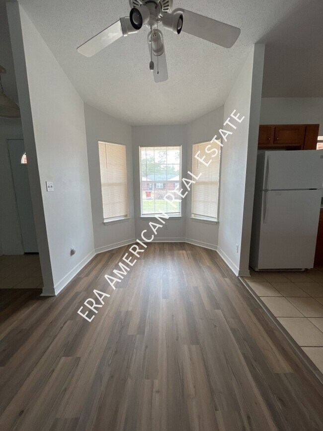 Foto del edificio - 4621 Bobolink Way