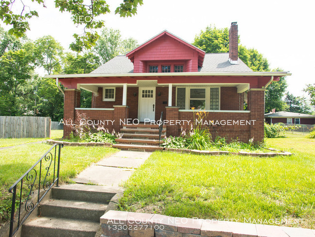 Foto del edificio - 3 Bed, 2 Bath House in Akron - Coming Soon!