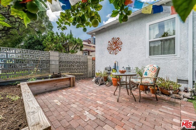 Patio privado - 1225 N Hollywood Way
