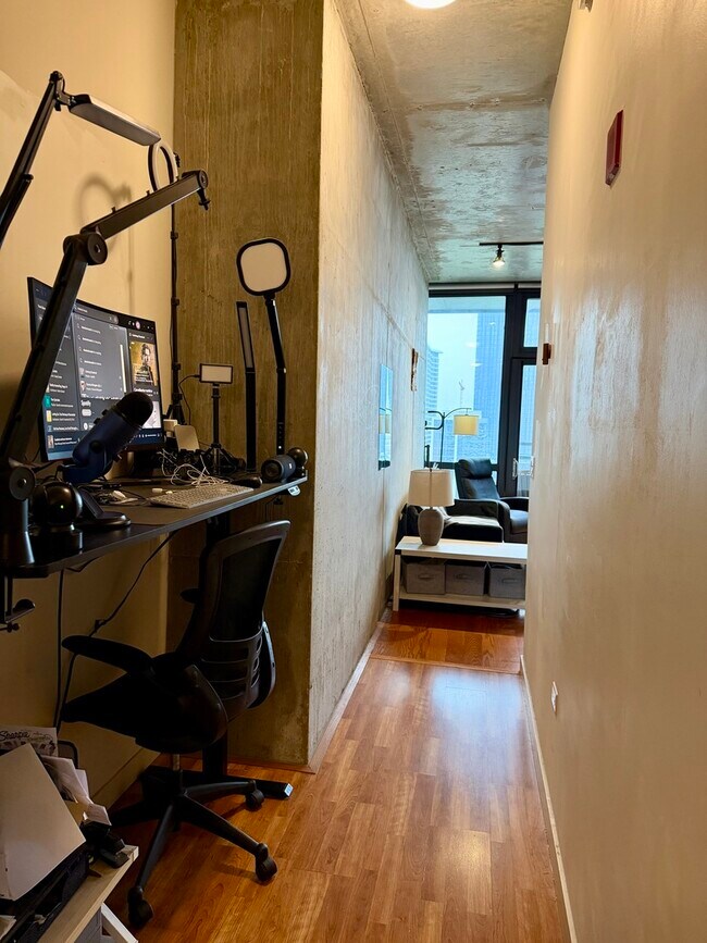 Foto del edificio - 235 W Van Buren St