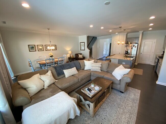 Building Photo - 1422 Southpoint Trl