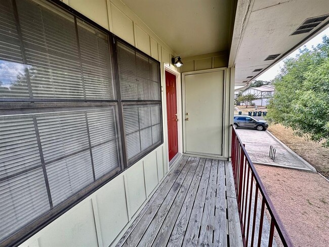 Foto del edificio - 102 Lady Bird Ln