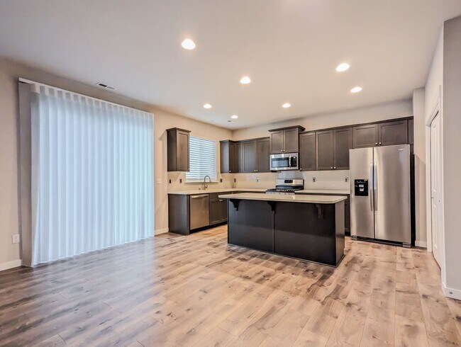 Building Photo - **Move-In Special** Stunning 5 bed, 2.5 ba...