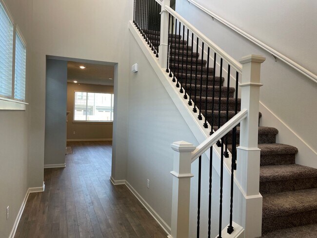 Foto del edificio - NEWER 4 Bed 2.5 Bath Home! Located near the Ridgefield Outdoor Recreation Center, equestrian faci...