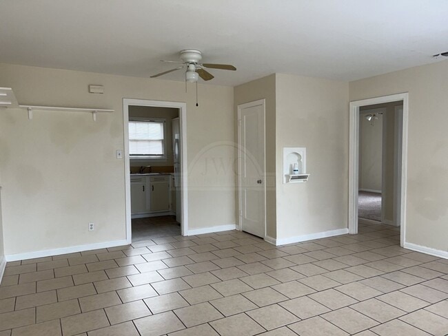 Building Photo - 1807 Poage Ave