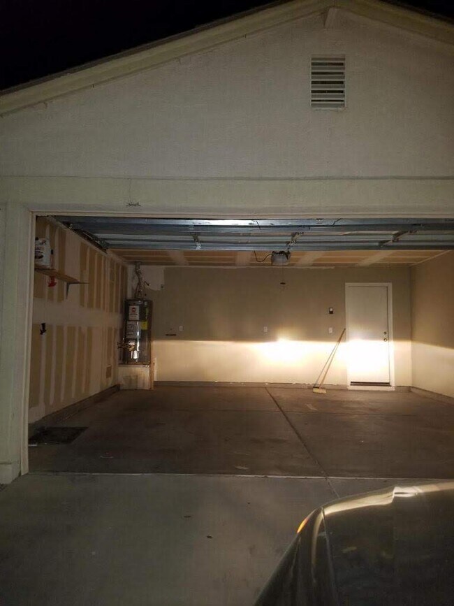 Building Photo - 916 W Carter Rd