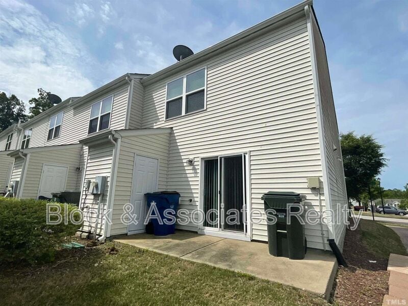 Building Photo - 3901 Swinton St