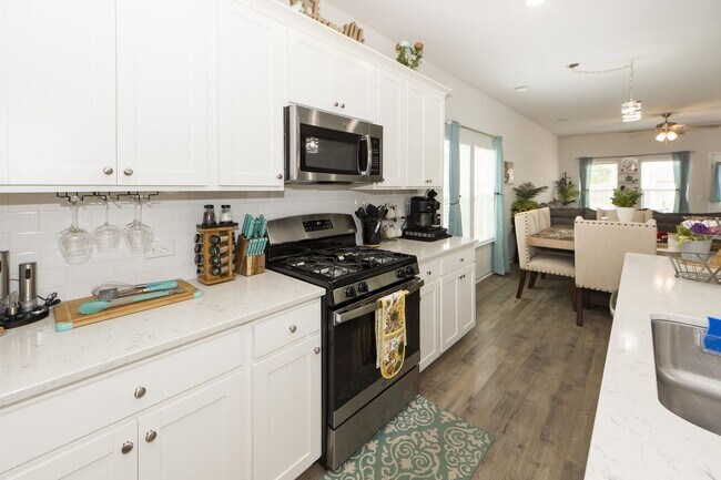 Foto del edificio - 4 Bedroom, 3 Bathroom home in Liberty Village - Goose Creek