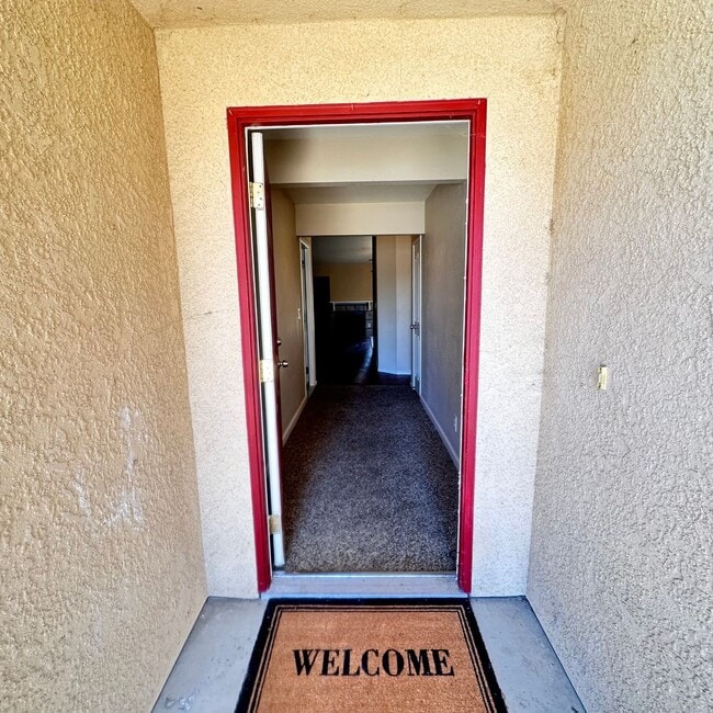 Building Photo - 4 bedroom, 2 bathroom located in desirable...