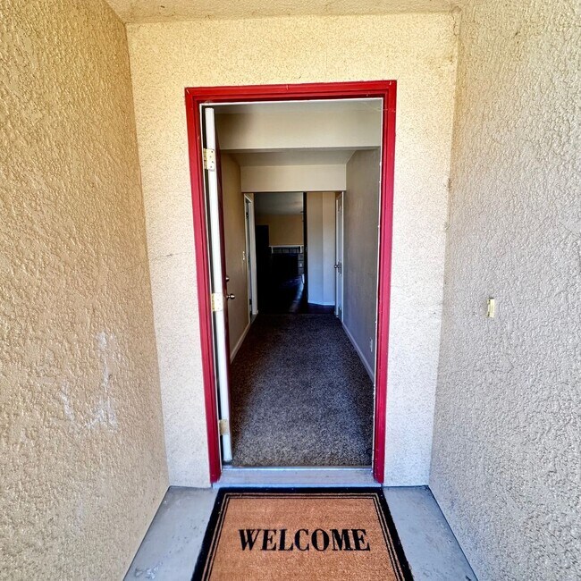 Foto del edificio - 4 bedroom, 2 bathroom located in desirable...