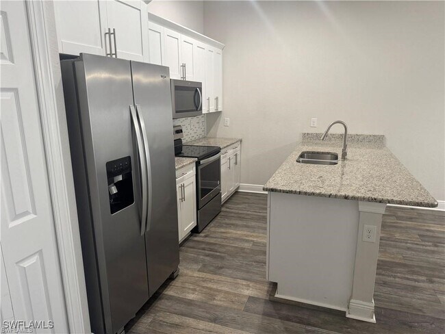 Foto del edificio - 3414 Santa Barbara Blvd