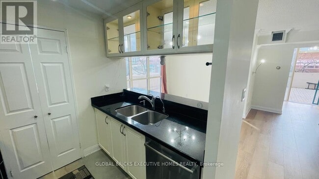 Building Photo - 265 Enfield Pl