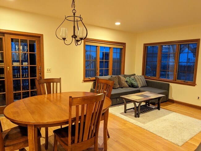 Living room - 4130 Meyer Ave