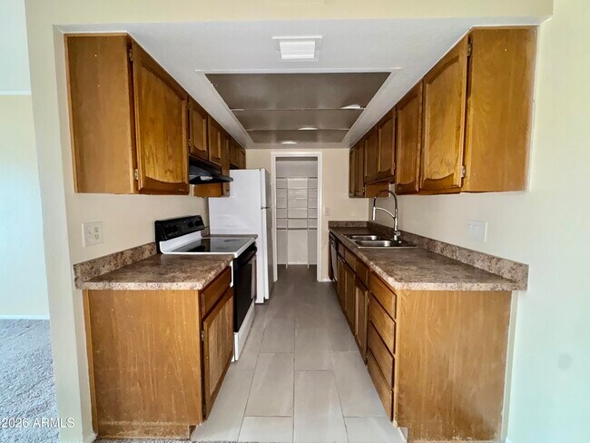 Building Photo - 16635 N Cave Creek Rd