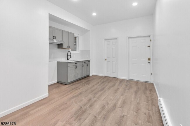 Foto del edificio - 77 N 13th St