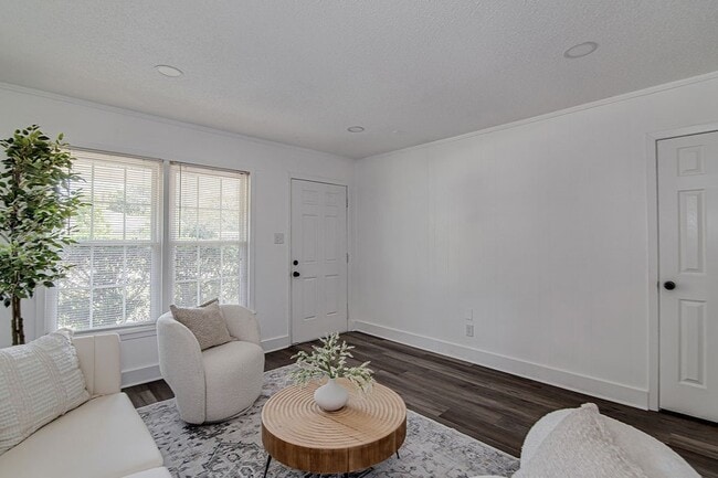 Building Photo - 541 NW Lorna St