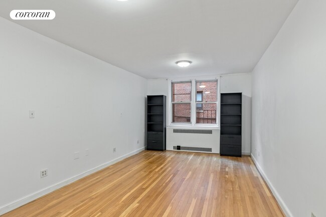 Foto del edificio - 305 W 52nd St