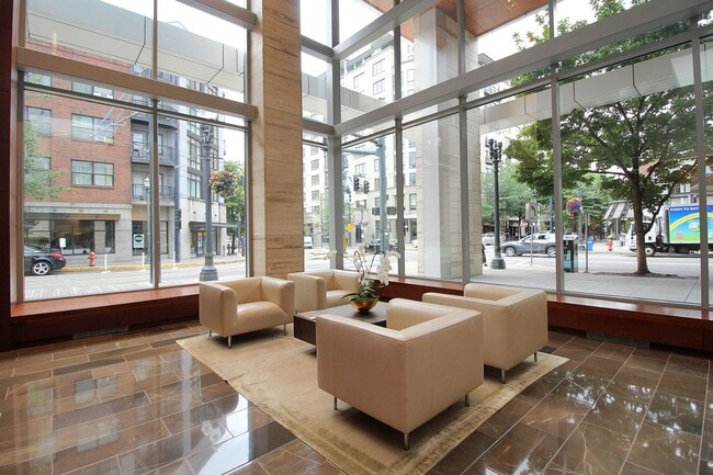 Building Photo - Luxurious 2+ Bedroom/2 Bath Condo at the M...
