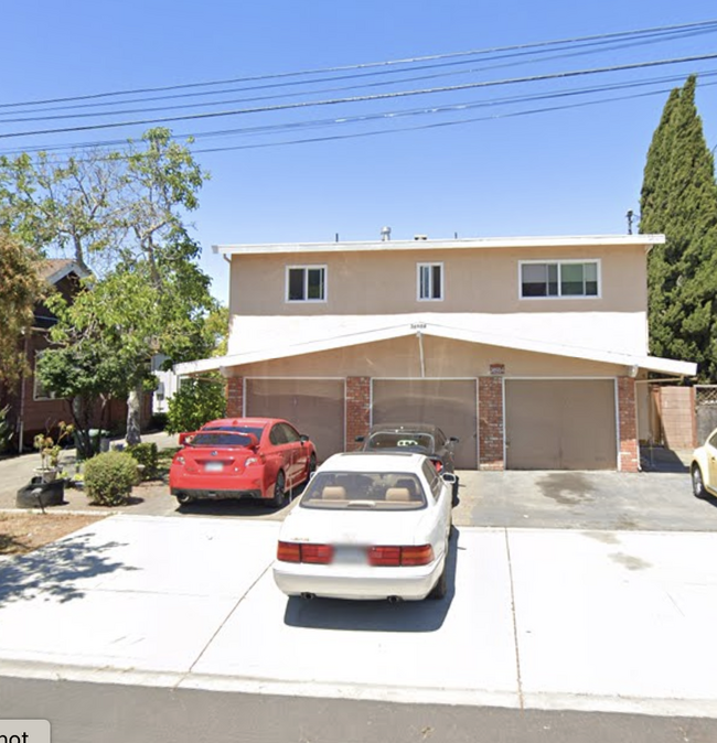 Garage - 36954 Olive St