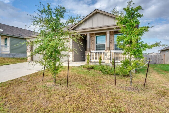 Building Photo - BEAUTIFUL 3-BEDROOM, SINGLE-STORY NEAR RAN...