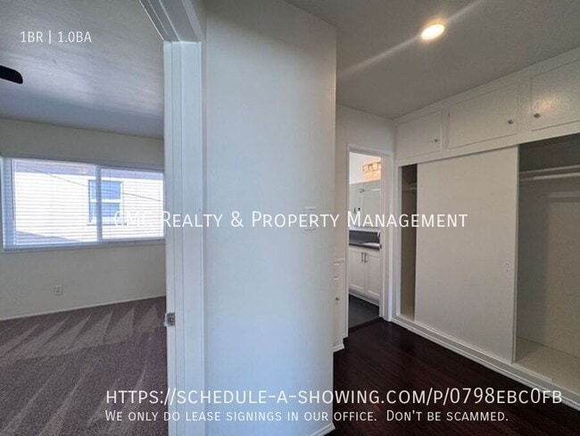 Building Photo - 1309 E Appleton St