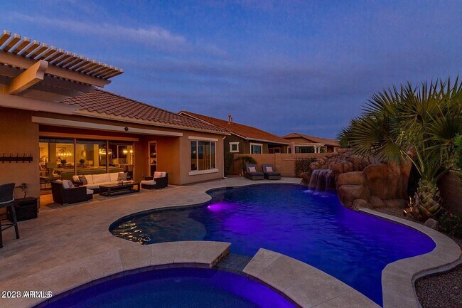 Building Photo - 3105 E Half Hitch Pl