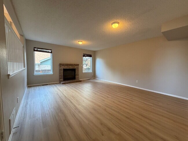 Foto del edificio - Beautiful Four Bedroom Home with Finished Basement in Spring Creek Meadows!