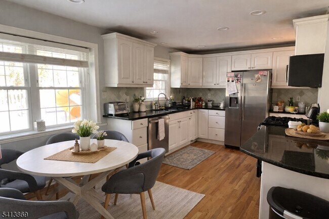 Building Photo - 7 Seminole Way