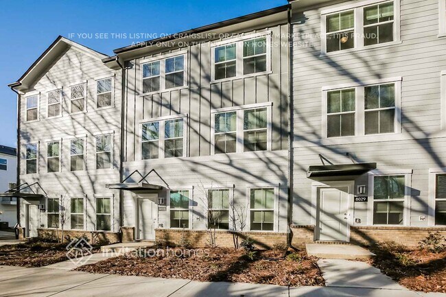 Building Photo - 8033 Roest Ln