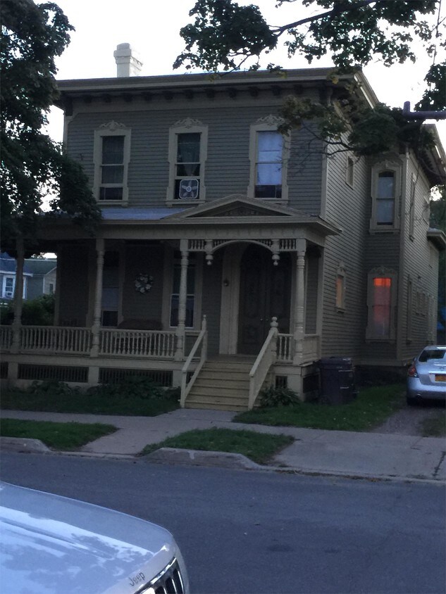 Primary Photo - 172 W 4th St