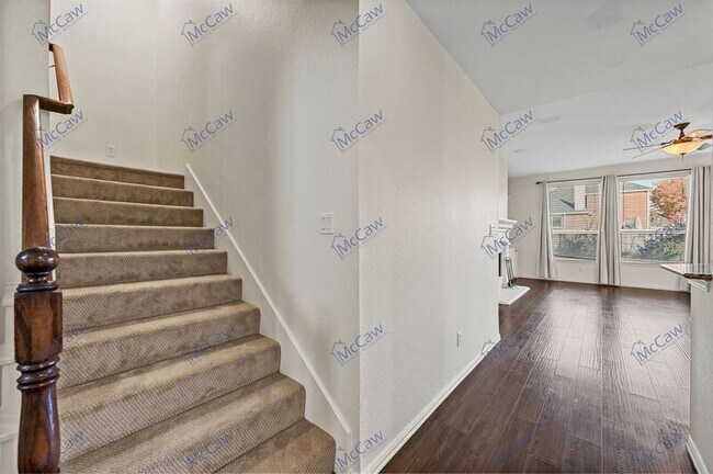 Foto del edificio - 5117 Holly Hock Ln