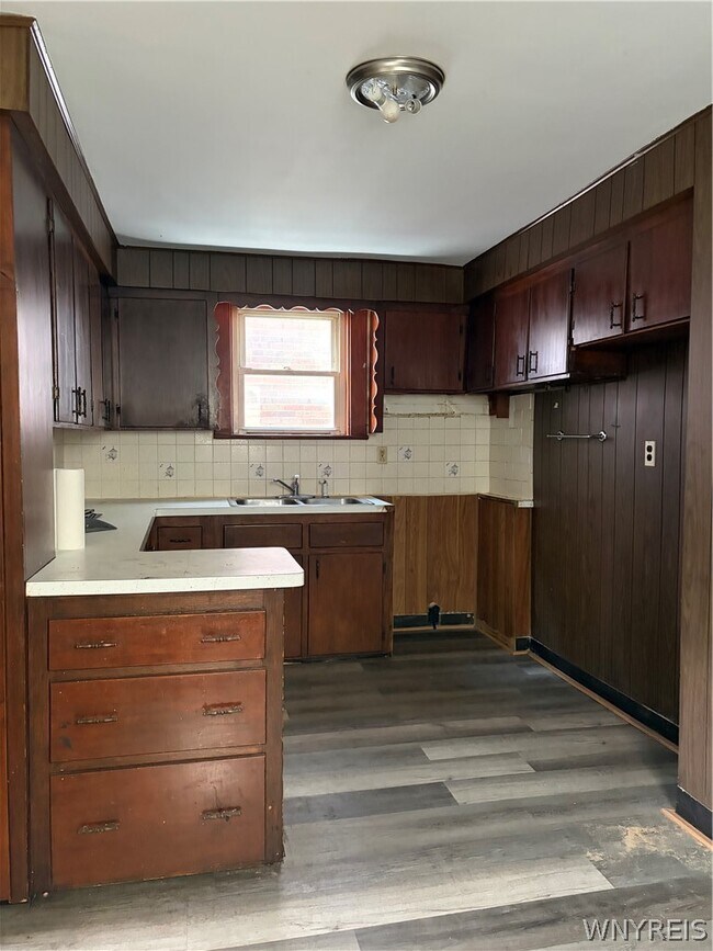 Building Photo - 562 19th St