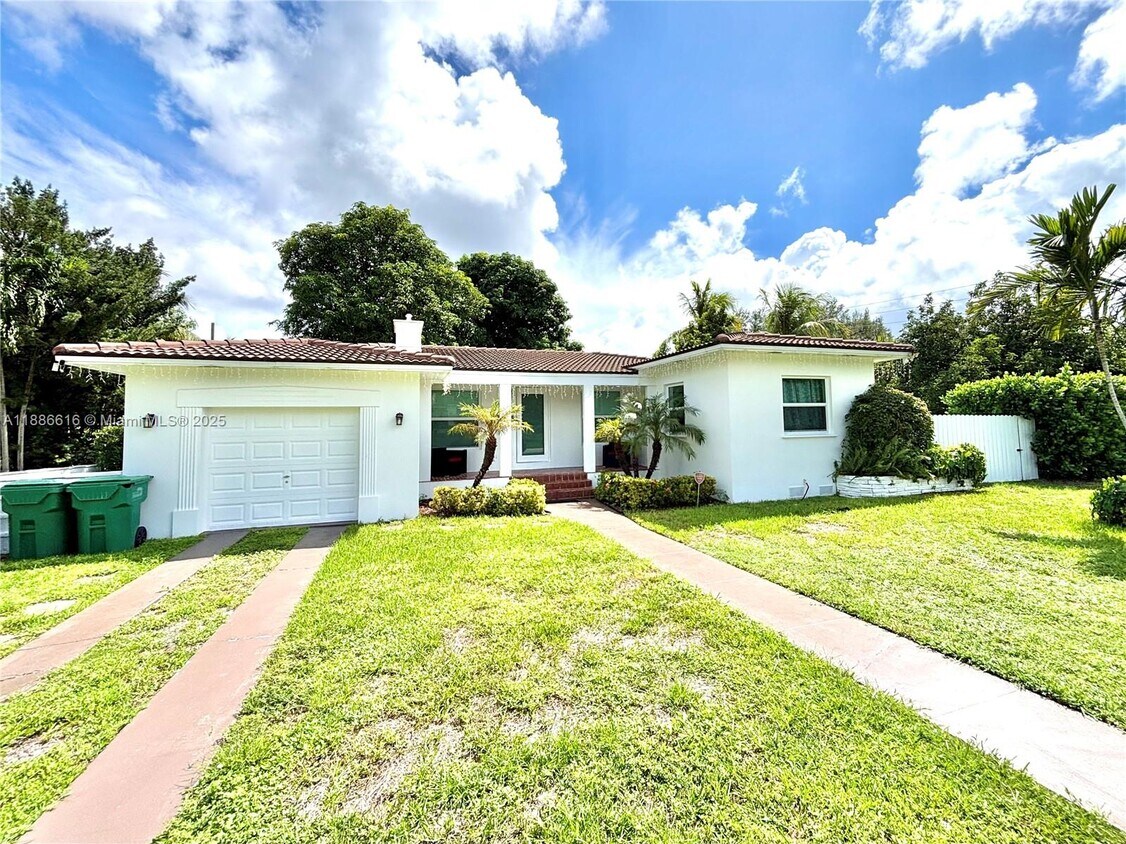 Foto principal - 13101 NW Miami Ct