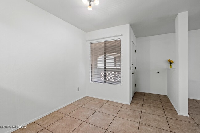 Foto del edificio - 5751 N Kolb Rd