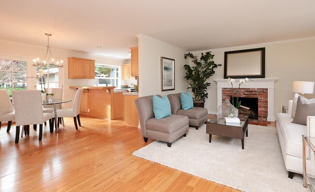 Building Photo - Charming remodeled home, walk to town, eas...