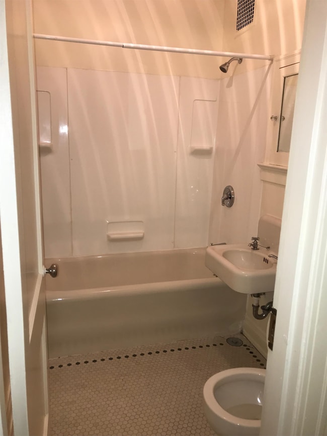 Building Photo - 4105 Brooklyn Ave NE