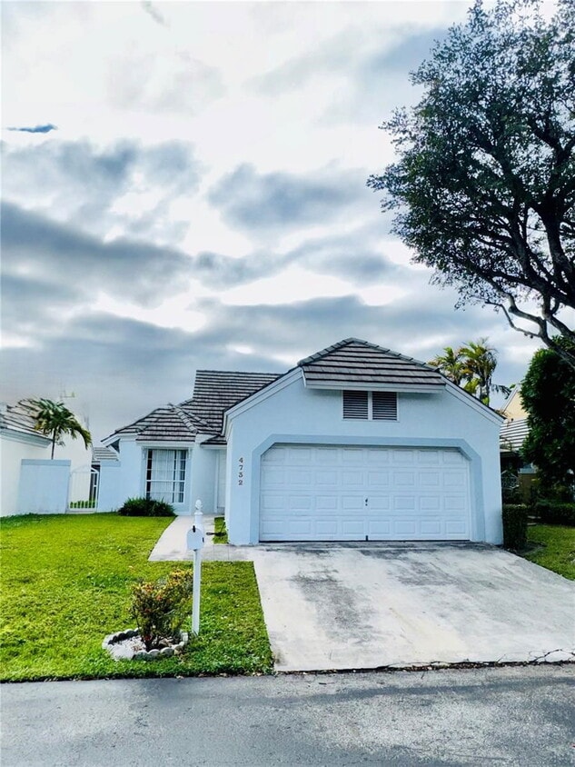Primary Photo - 4732 NW 98 Pl