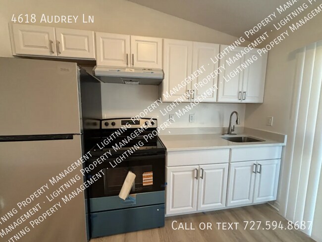Foto del edificio - 4618 Audrey Ln