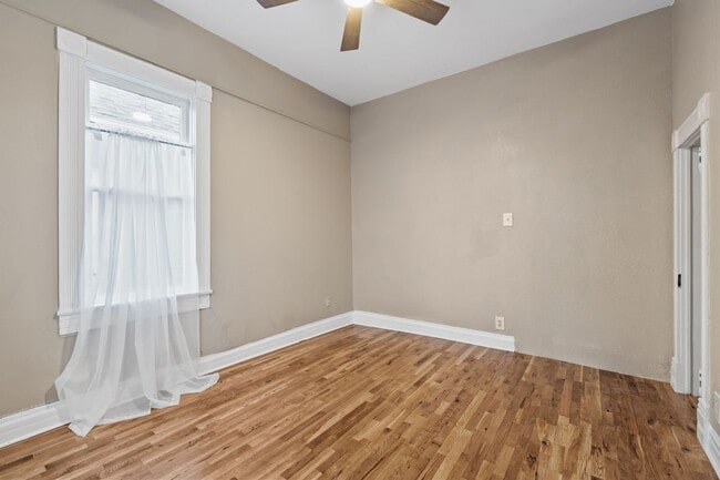 Building Photo - Classic Downtown Home