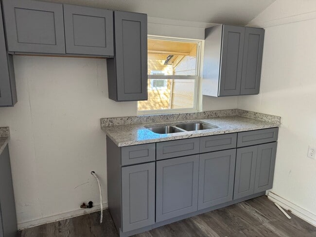 Foto del edificio - 419 Peabody Ave